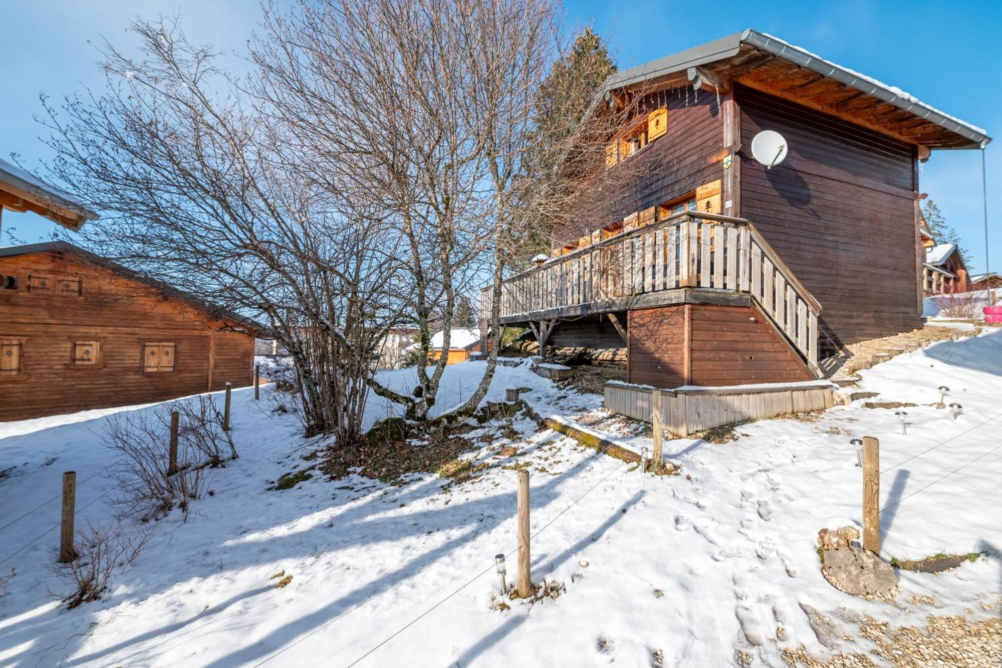 Chalet L'Embellie - Chalet Avec Piscine Partagee Saint-Laurent-en-Grandvaux Exterior photo
